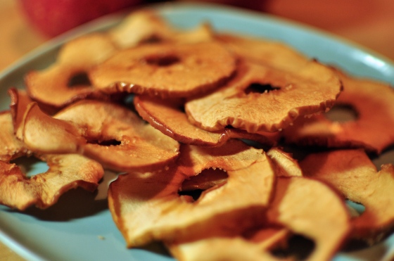Sweet and crispy homemade apple chips 